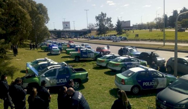 POLICIAS RECLAMOS BONAERENSE